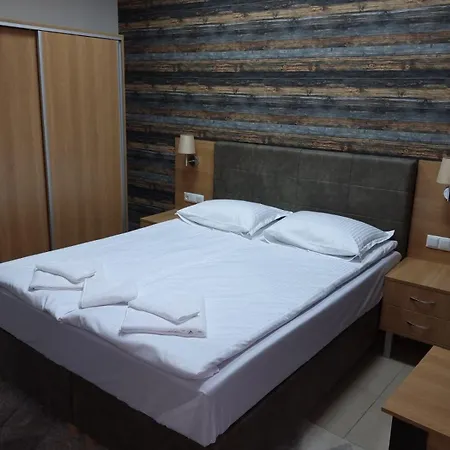 Luxurious Nani *