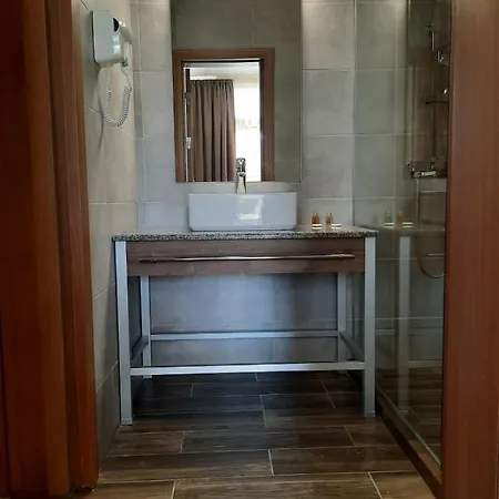 Luxurious Nani קרנבו