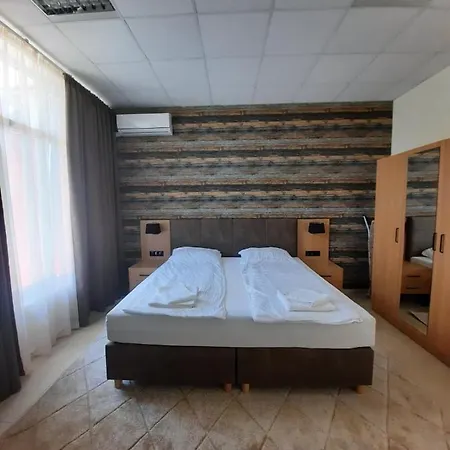 Luxurious Nani דירה קרנבו