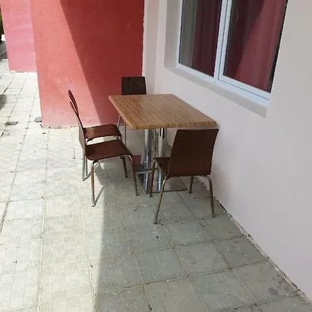 Luxurious Nani קרנבו