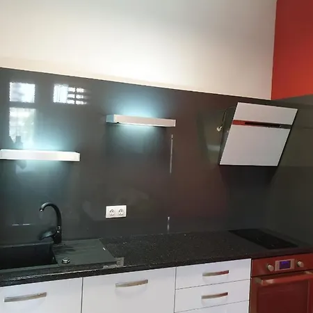 Luxurious Nani דירה קרנבו